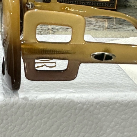 Christian Dior 737 Sunglasses – Oversized Honey Optyl Frame | 1970s - Picture 10 of 17